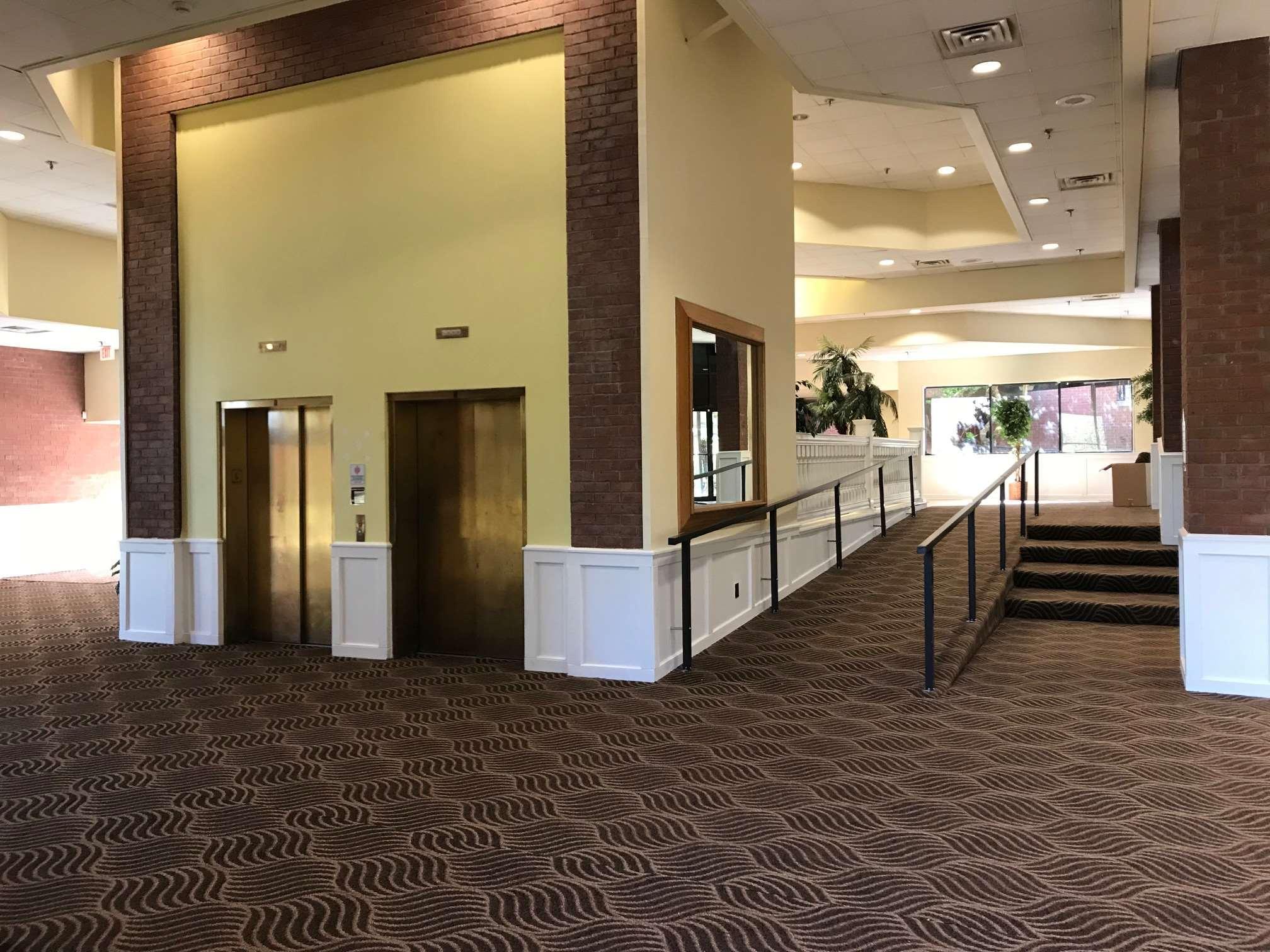 Days Inn & Suites By Wyndham Tallahassee Conf Center I-10 Exterior photo
